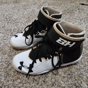 Boys youth Under Armour cleats size 1